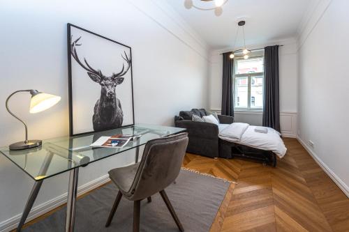 Riverside Two-Bedroom Residence in Central Prague - image 7