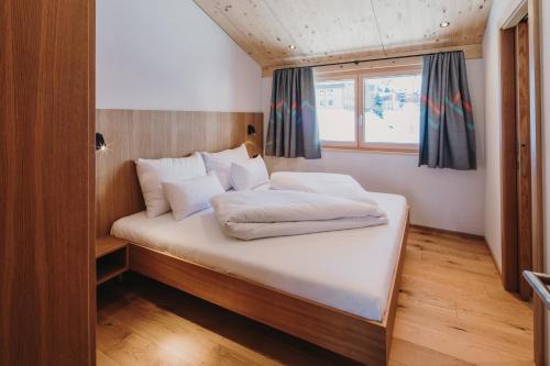 2 bedrooms, 3 beds