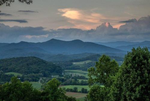 BEST VIEW IN BRYSON CITY IN THE SUGAR SHACK!! in Bryson City, USA