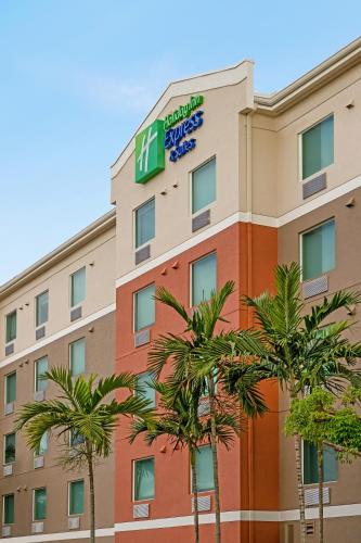 Holiday Inn Express & Suites Pembroke Pines-Sheridan St, an IHG Hotel