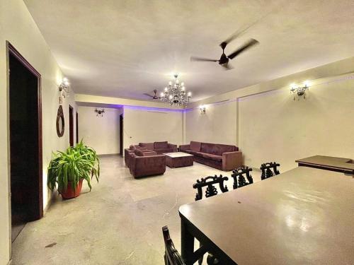 spacious 3 BHK best for parties
