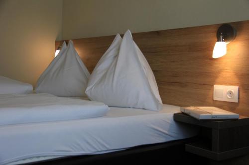 2 twin beds