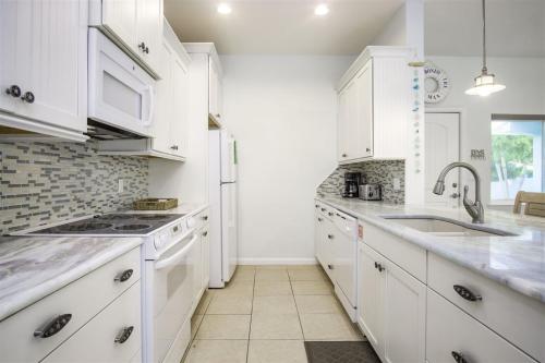 Yellowtail For Dinner 3bed 3bath pool dock - image 8