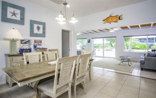 Yellowtail For Dinner 3bed 3bath pool dock - image 12