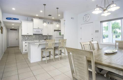 Yellowtail For Dinner 3bed 3bath pool dock - image 10