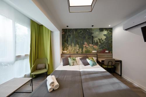 room detail thumbnail 1
