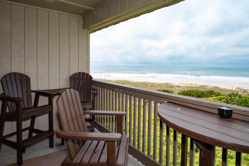 Beautifully Remodeled, Oceanfront, 3rd-Floor Condo with Balcony & Shared Pools, Atlantic Beach