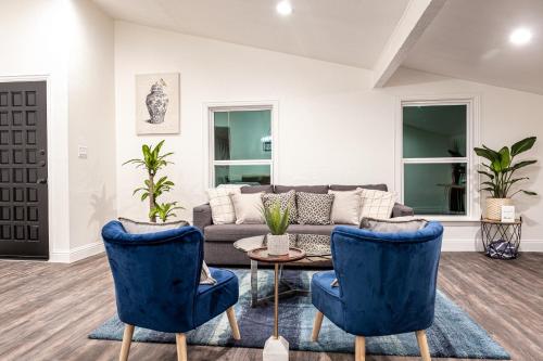 LOCATION !!! Modern and Spacious 3 BR/10 guests