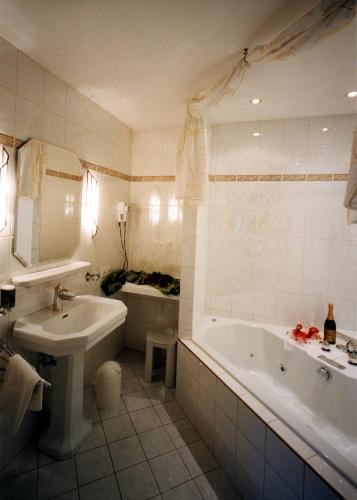 2 twin beds