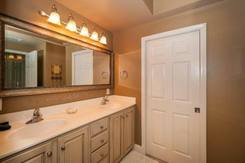 Silver Beach Towers 903E by Destin Getaways - image 11