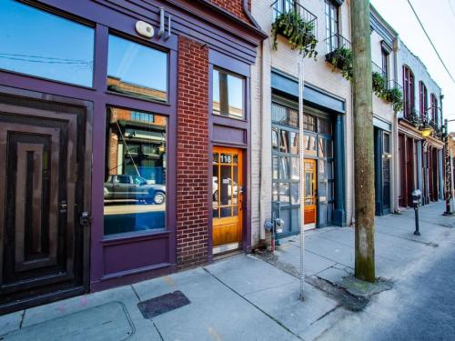 Modern Old City Loft - Downtown Knoxville in Knoxville, USA
