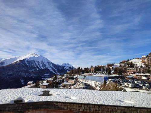 LE COSY aux pieds des pistes appartement avec balcon PLEIN CENTRE