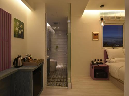 room detail thumbnail 1