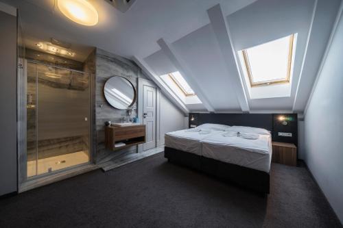 Hotel Noir