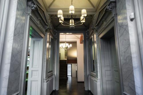 Hotel Noir