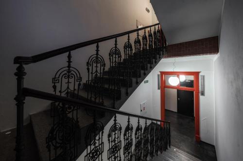 Hotel Noir - image 13