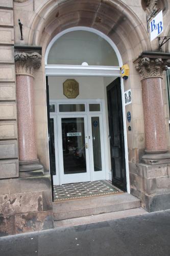 Entrada, Bank Pensión (Bank Guest House) in Wick