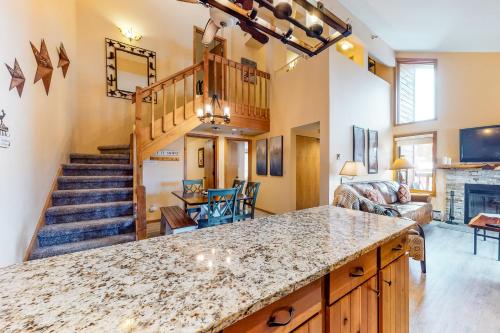 Ski-In Ski-Out Tyra Lookout #20 Ski-In Ski-Out Tyra Lookout #20