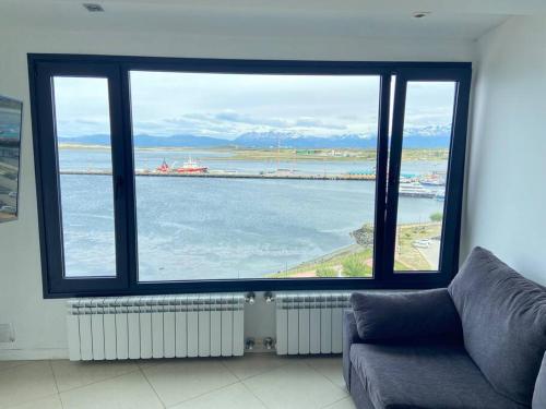 Entire apartment in the center top floor with view of the beagle - image 3