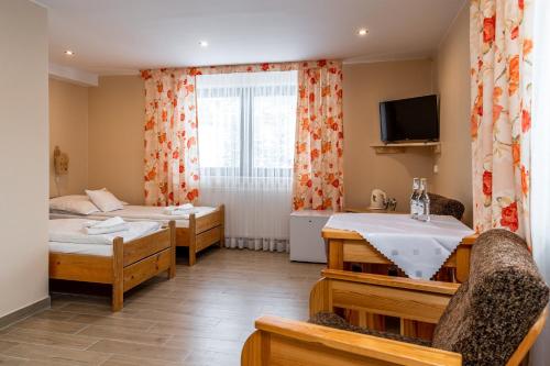 Double Room with Mountain View room in Willa Izydor widok na Tatry pyszne posiłki