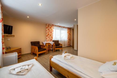 Double Room with Mountain View image 8