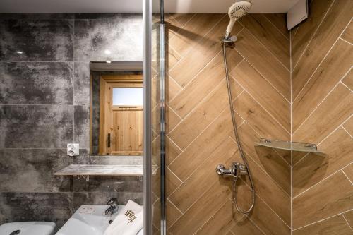 Double Room with Mountain View image 3