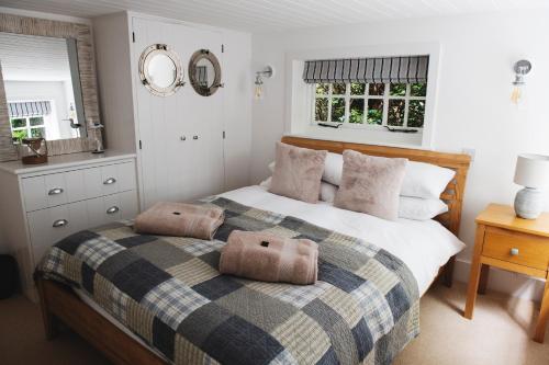 Central Location - Riverside - Cosey Cottage - Close to Beaches near Solent Meads Golf Centre
