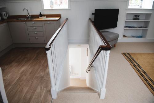 Central Location - Riverside - Cosey Cottage - Close to Beaches near Solent Meads Golf Centre