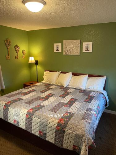 1 queen bed