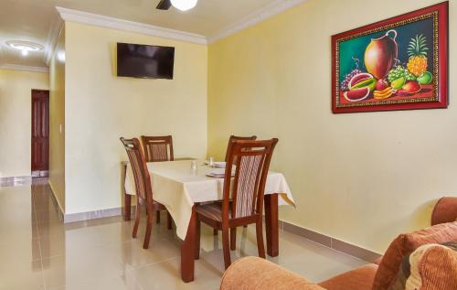 Spacious 2Br 1Bath Apartment Terrace & Street View – khách sạn tại Los Frailes