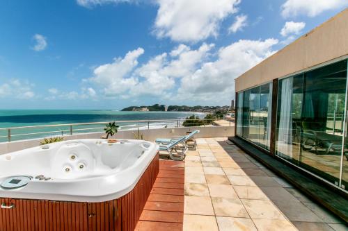 Three-Bedroom Penthouse Apartment with jacuzzi and Sea View room in Residence Vespucci