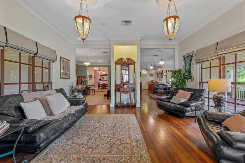 Palatial Queenslander for Groups of Family & Friends!
