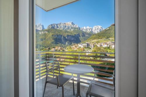 Double room, partial lake view