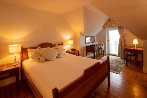 The Waterfront Hotel 3
