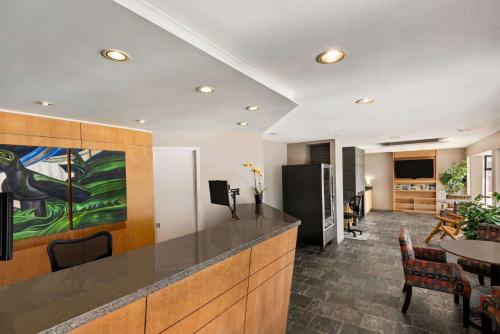 Travelodge by Wyndham Abbotsford Bakerview in Abbotsford, Canada