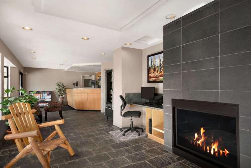 Travelodge by Wyndham Abbotsford Bakerview in Abbotsford, Canada