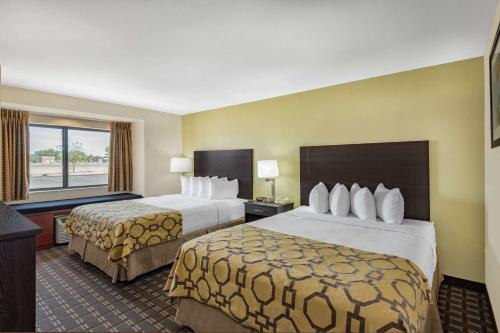 Queen Room with Two Queen Beds - Non-Smoking