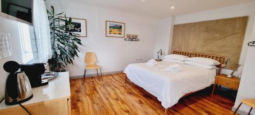 B - Simply Rooms - image 12
