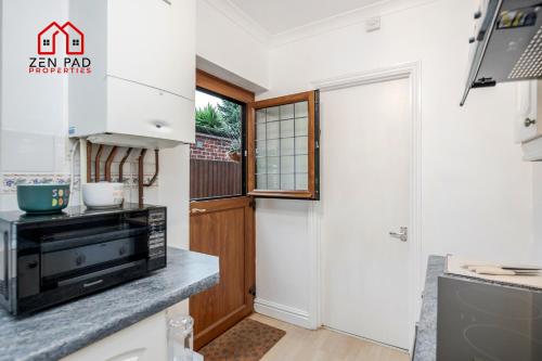2-Bed Peaceful Canal-side Town House