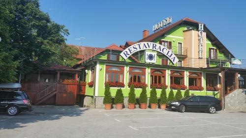 . Hotel Roškar