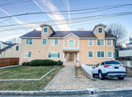 Yonkers best kept secret King Bed Queen Bed