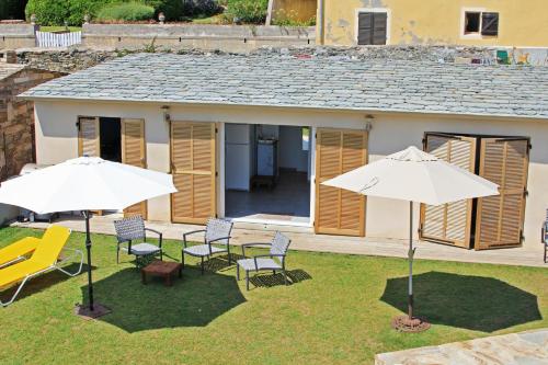 Maison de 3 chambres a Erbalunga a 10 m de la plage avec vue sur la mer jardin clos et wifi - Location saisonnière - Brando