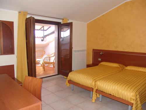 2 twin beds
