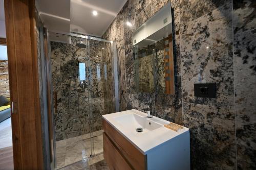2 bedrooms, 3 beds