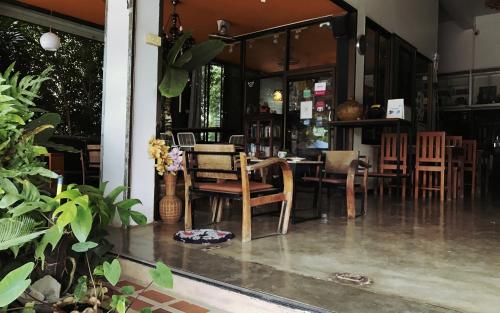 إي زد هاوس (EZ House) in سوكوتاى سيتى