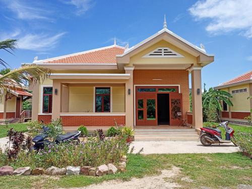 Vista exterior, Karma Traders Kampot in Kampot