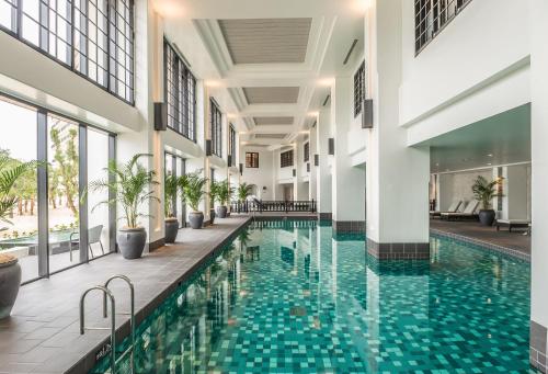Swimming pool, Hotel Monterey Okinawa Spa and Resort in Okinawa Main island