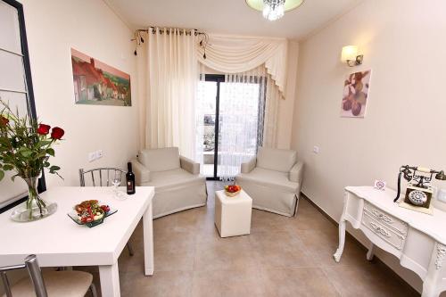 Achuza Bamarom in Safed