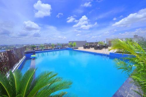 Pipul Padmaja Premium Hotel