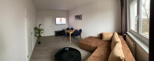 Schöne Monteurwohnung in Leipzig Grünau (Enjoy your stay with DKN - Mon-Sun - Late night check-in - Multilanguage - Leipzig Grunau - Witamy s) in West